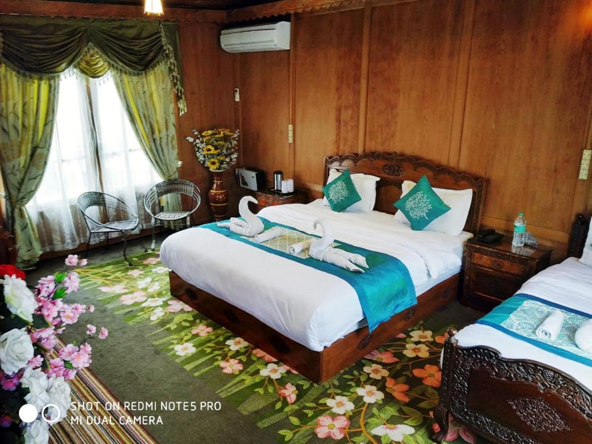 فندق Durgjanفي  The Mughal Sheraton Houseboat المظهر الخارجي الصورة