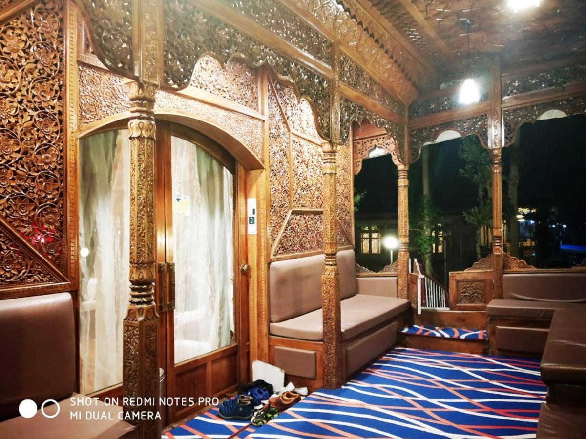 فندق Durgjanفي  The Mughal Sheraton Houseboat المظهر الخارجي الصورة