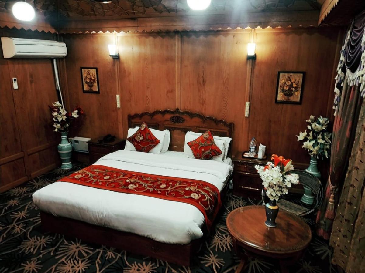 فندق Durgjanفي  The Mughal Sheraton Houseboat المظهر الخارجي الصورة
