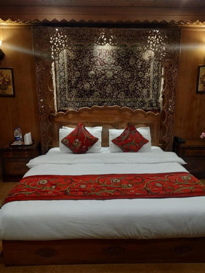فندق Durgjanفي  The Mughal Sheraton Houseboat المظهر الخارجي الصورة